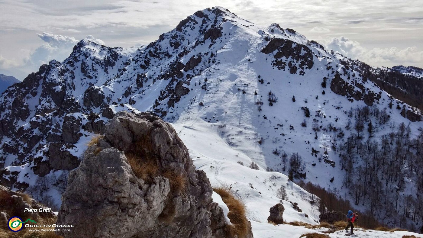 32 Vista sul Passo di Grialeggio e in Cancervo.jpg